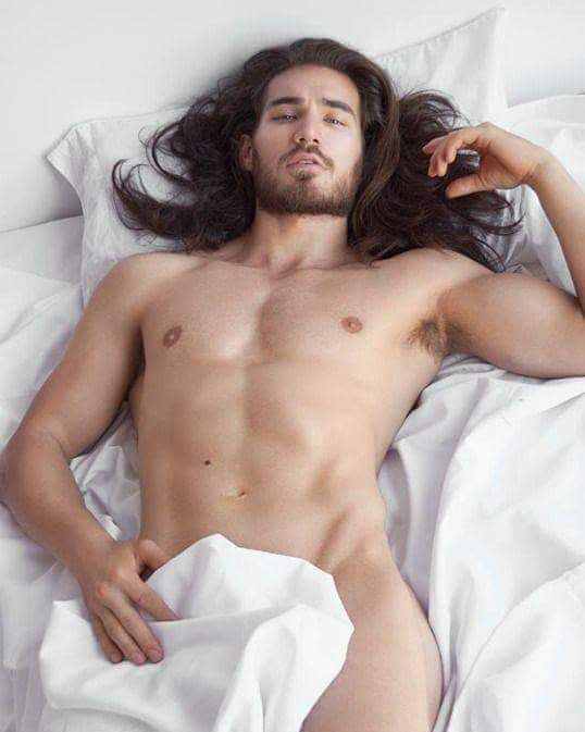 Men with long hair are sexy. 