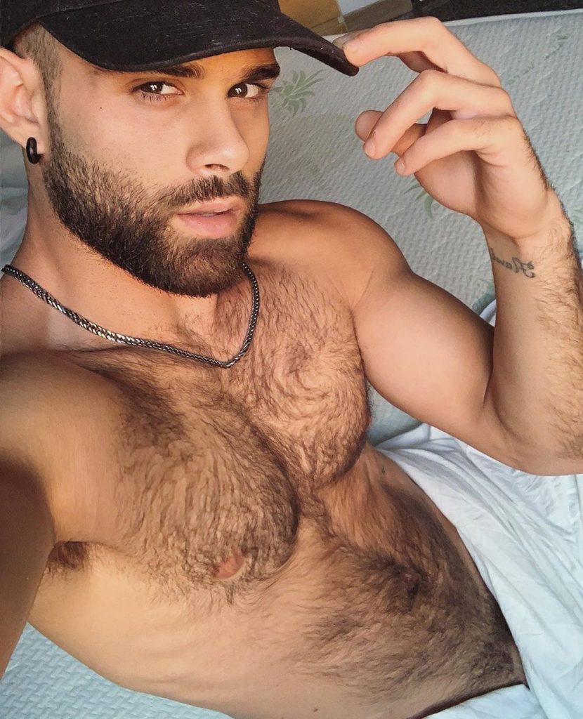 Hairy men_Gay friendly guy