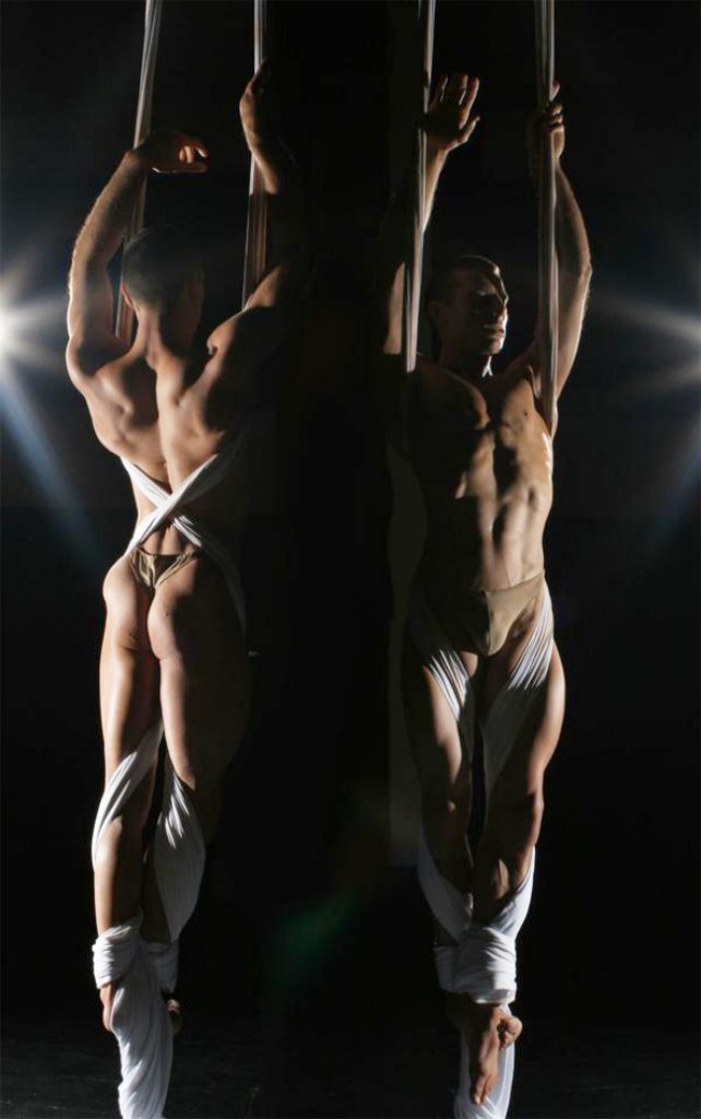 Male acrobats_Nude men_Athletes