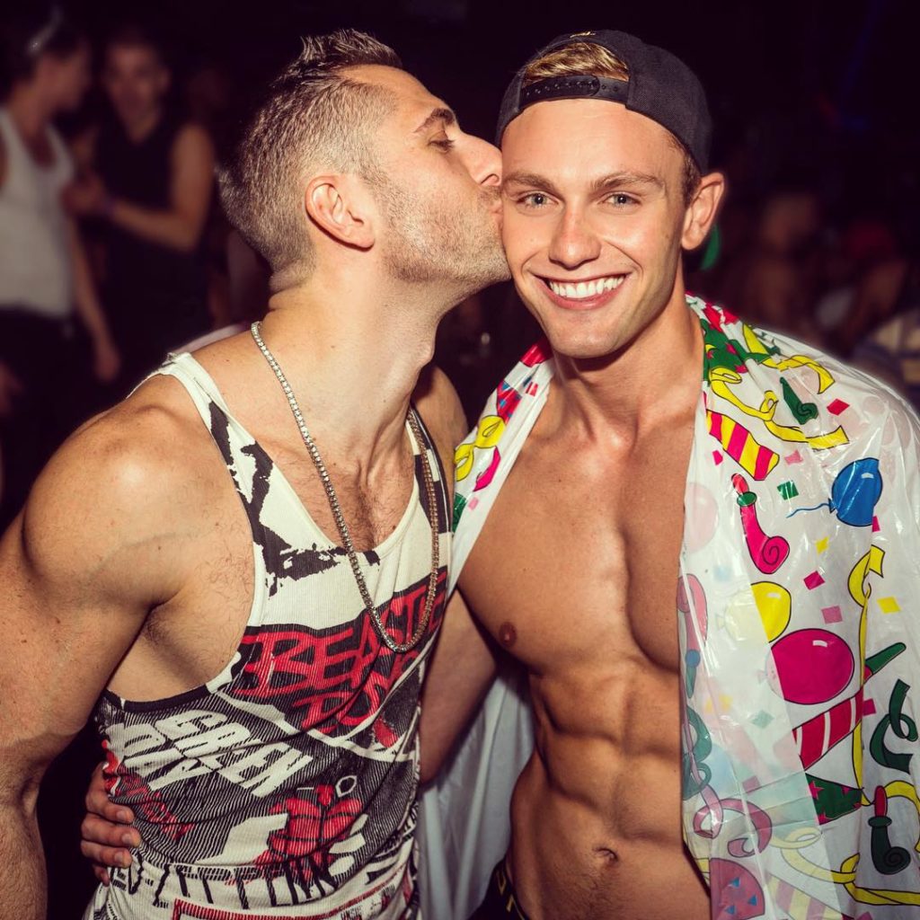 Men kissing Gay kisses
