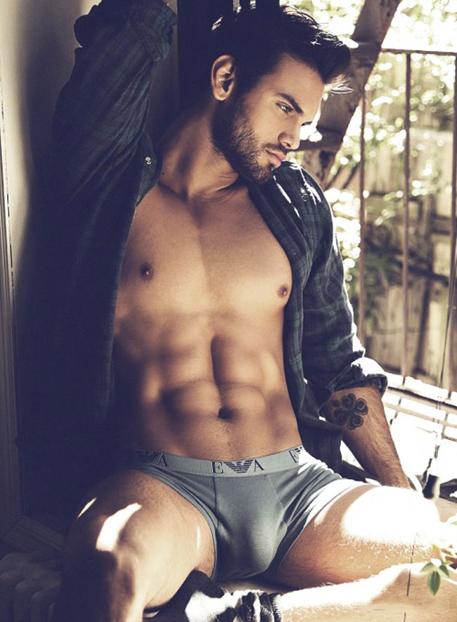 Leonardo-Corredor-model-photographer-gay-friendly
