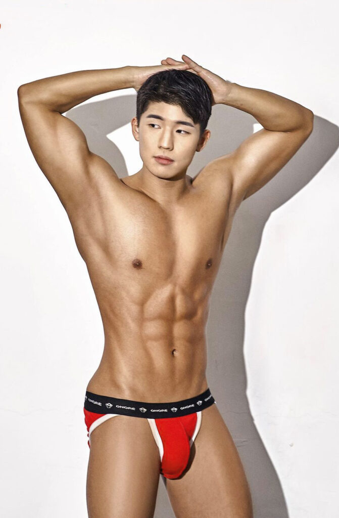 Seong-Min-Nude-Men-Korea-Gay-Friendly