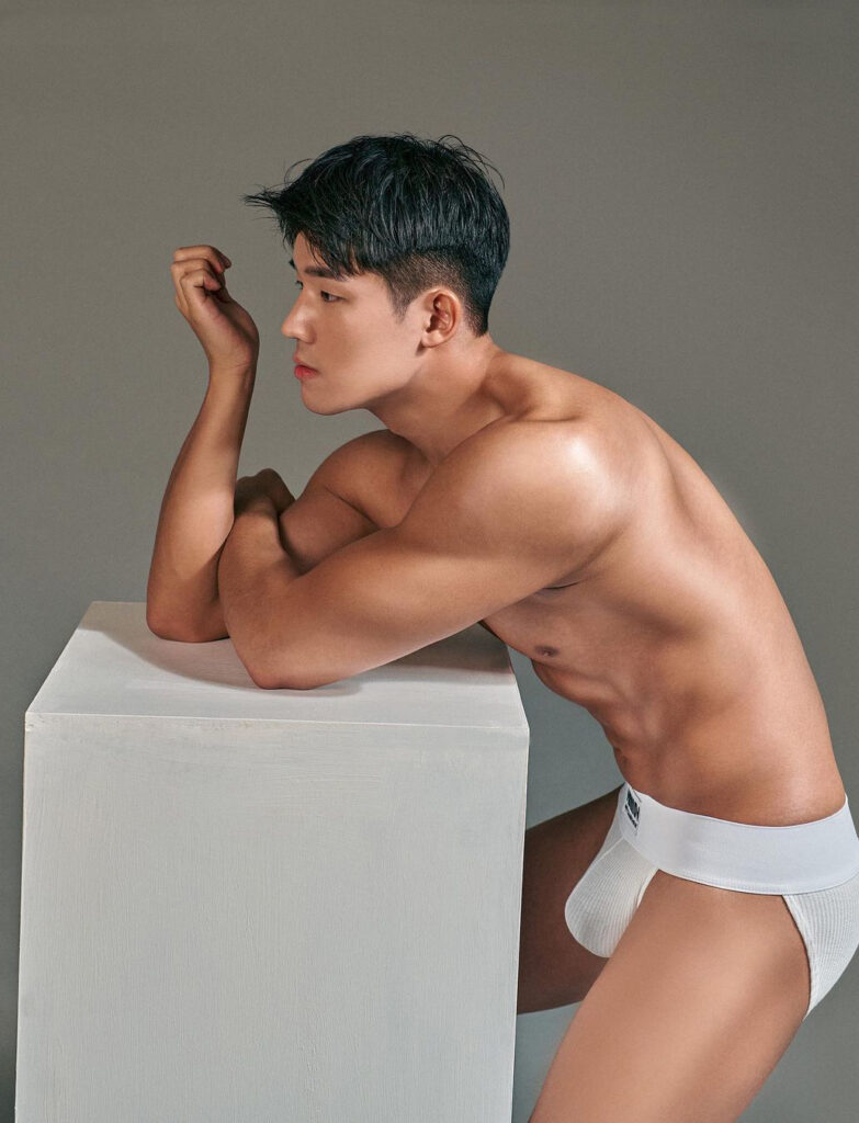 Seong-Min-Nude-Men-Korea-Gay-Friendly