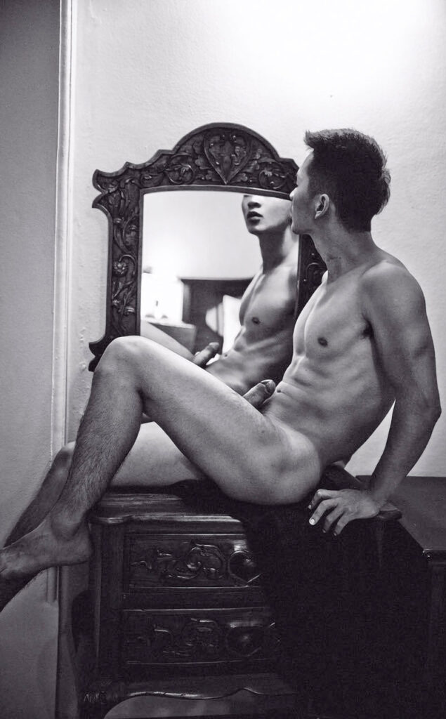 Nude Chinese Hunks In Shanghai