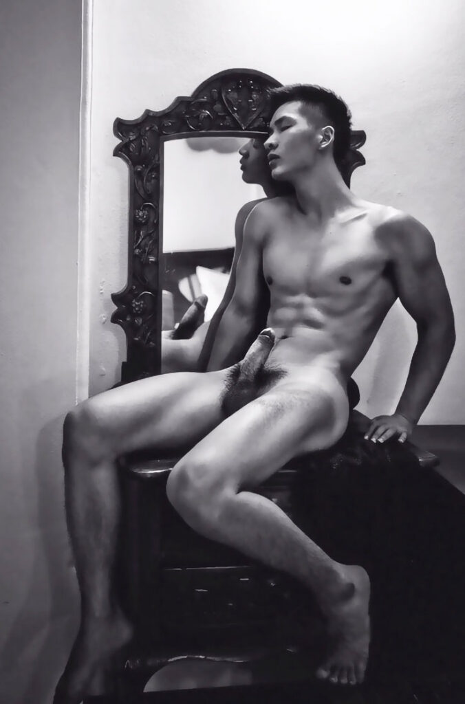 Nude Chinese Hunks In Shanghai